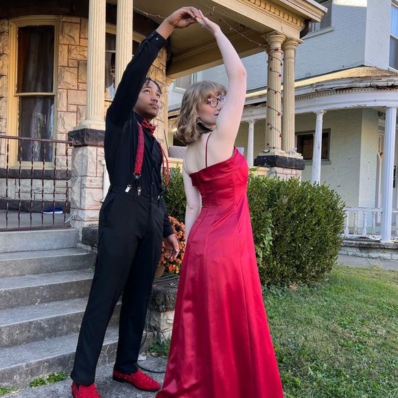 Meet your Posher, Daniela - Picture 1 of 1